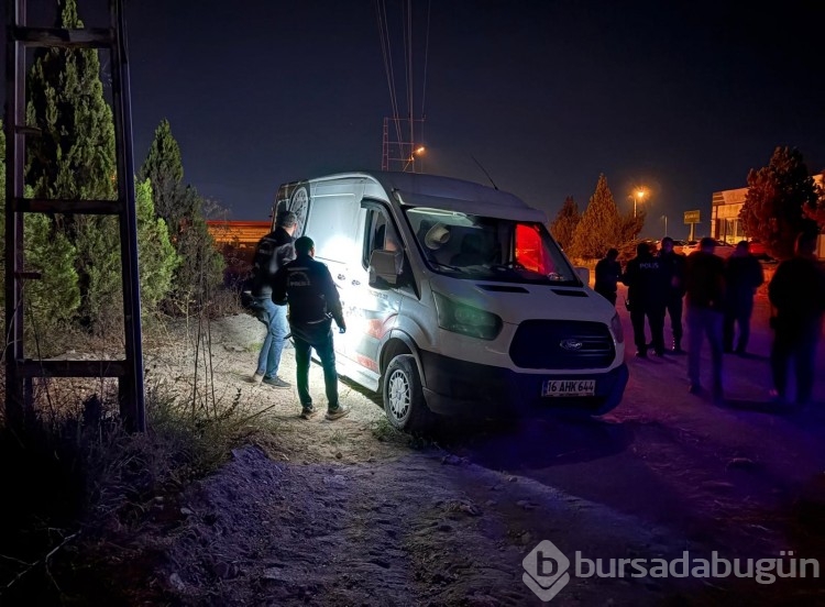 Çukura düşen aracını çıkarmaya çalışırken, başına saçma isabet etti