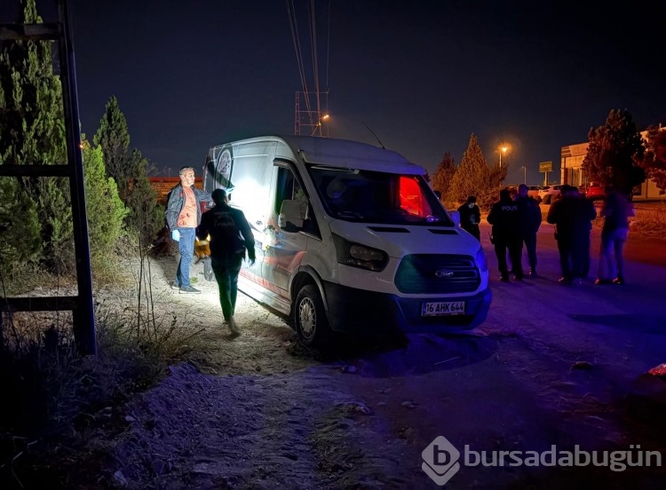 Çukura düşen aracını çıkarmaya çalışırken, başına saçma isabet etti