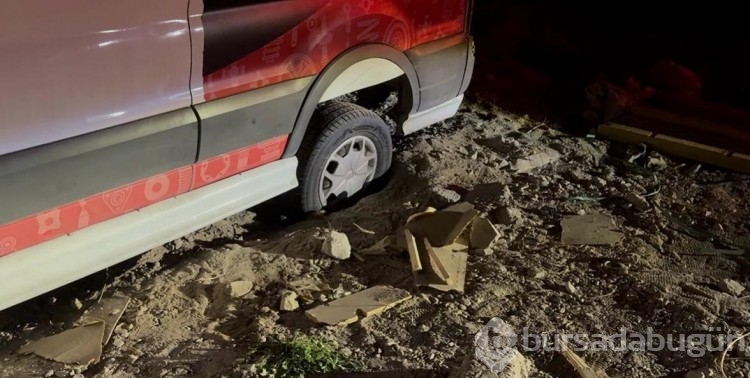 Çukura düşen aracını çıkarmaya çalışırken, başına saçma isabet etti