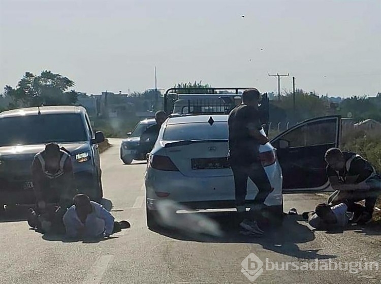 Çaldıkları altınları bozdurup, paraları odaya dökerek birbirini kutlamışlar