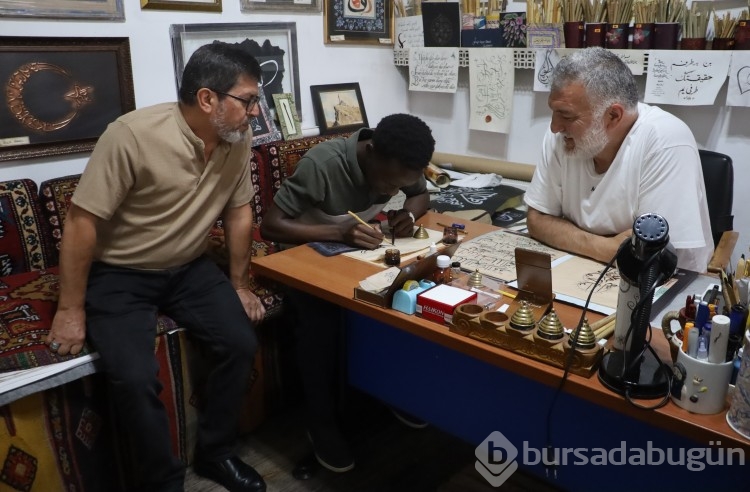 Ugandalı öğrenci Sivas'ta hattat oldu
