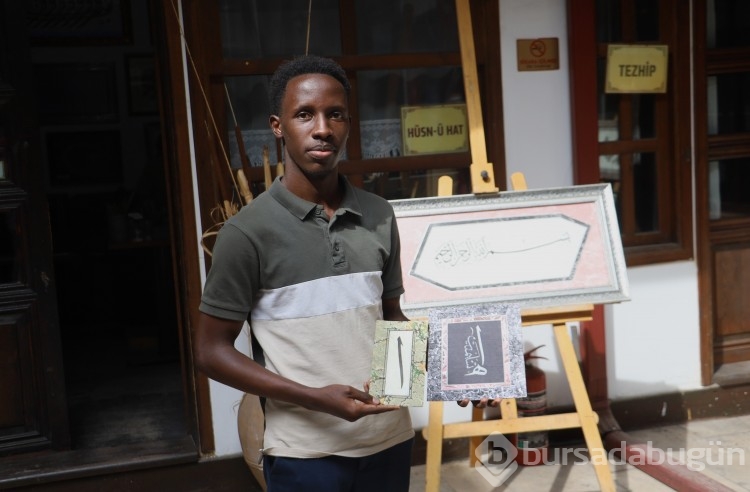Ugandalı öğrenci Sivas'ta hattat oldu