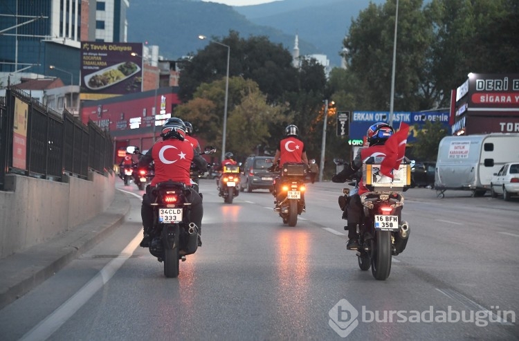 Motosikletli kortej herkesi coşturdu