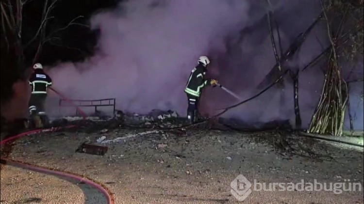 Yanan evdeki tüpün bomba gibi patladığı anlar kamerada