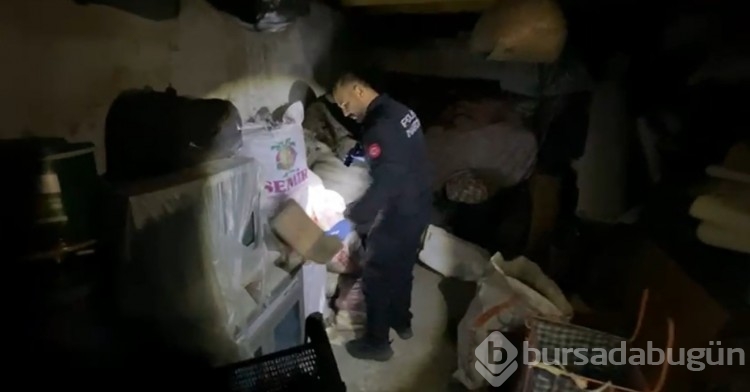 Polis çatı katındaki çuvallarda 15 bin uyuşturucu hap ele geçirdi