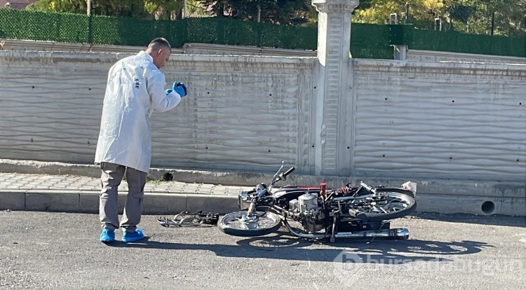 Hafif ticari araçla motosiklet çarpıştı: 2 kişi yaralandı