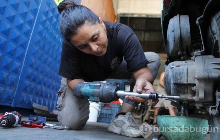 Çırak bulamayan eşine destek için başladı, motor ustası oldu