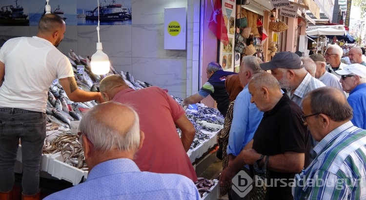 Karadeniz'in incisi hamsi tezgahlarda