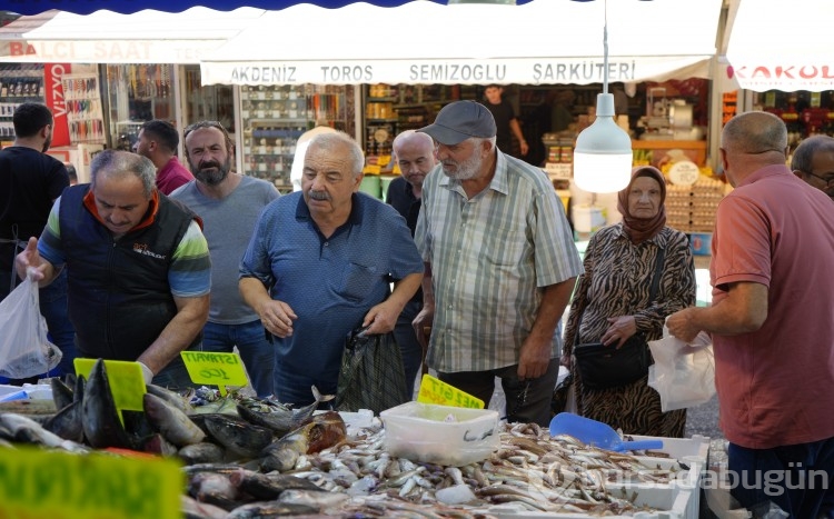 Karadeniz'in incisi hamsi tezgahlarda