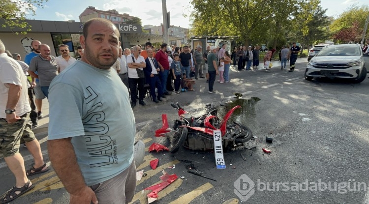 İki otomobilin arasında kağıt gibi ezildi
