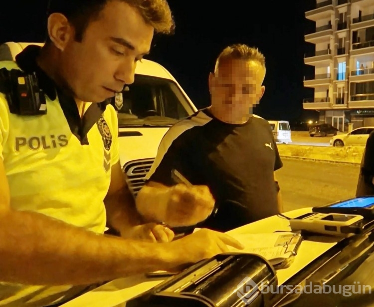 Cezaevinden izinli çıkıp alkollü halde çocuklarıyla trafiğe çıktı, yakalanınca polise beddua yağdırdı
