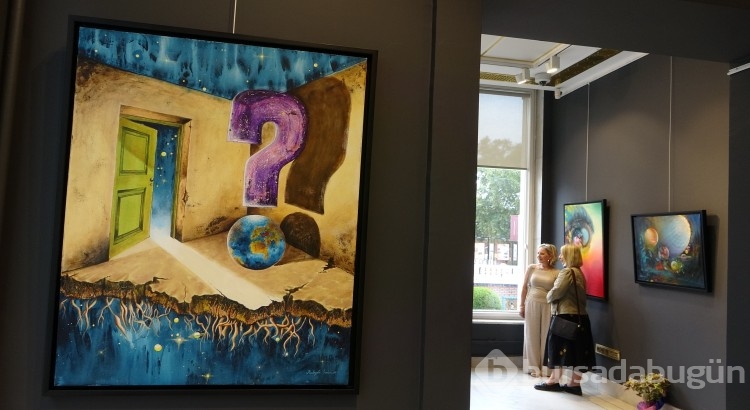 Rübeyda Erman'ın "Renkli Portal" sergisi yoğun ilgi gördü