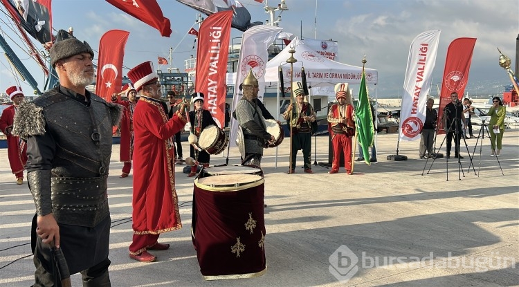 Hatay'da balıkçılar "vira bismillah" diyerek mavi sulara açıldı