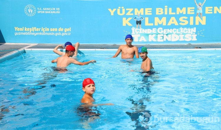 'Yüzme bilmeyen kalmasın' projesiyle 11 bin 443 kişiye yüzme eğitimi verildi