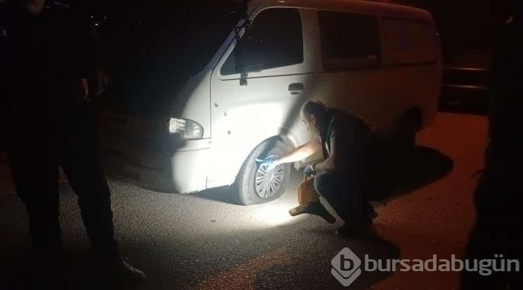 "Dur" ihtarına uymadı, araçla polis memuruna çarpıp kaçtı