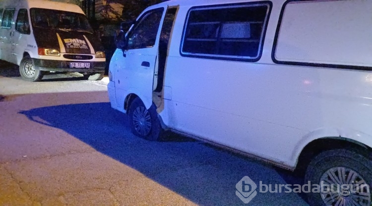 "Dur" ihtarına uymadı, araçla polis memuruna çarpıp kaçtı
