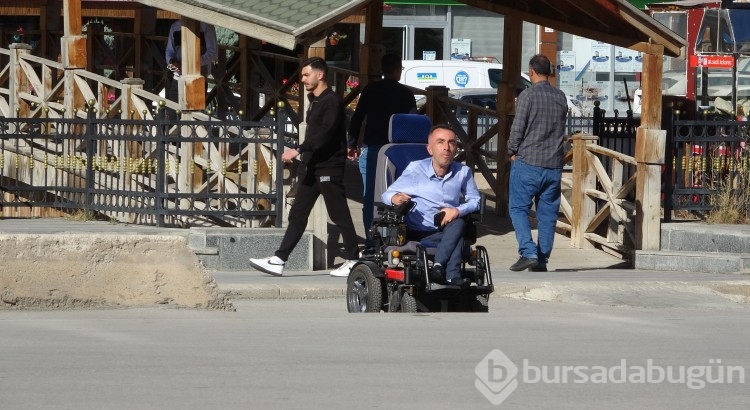 Ehliyetsiz sürücü engelli vatandaşa çarpıp kaçtı