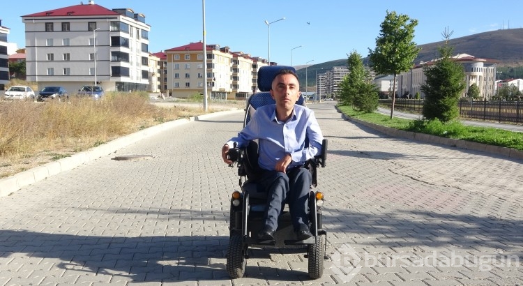 Ehliyetsiz sürücü engelli vatandaşa çarpıp kaçtı