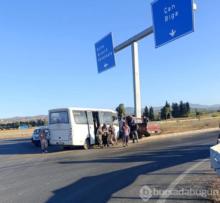  işçi minibüsü ile hafif ticari araç çarpıştı, kaza ucuz atlatıldı