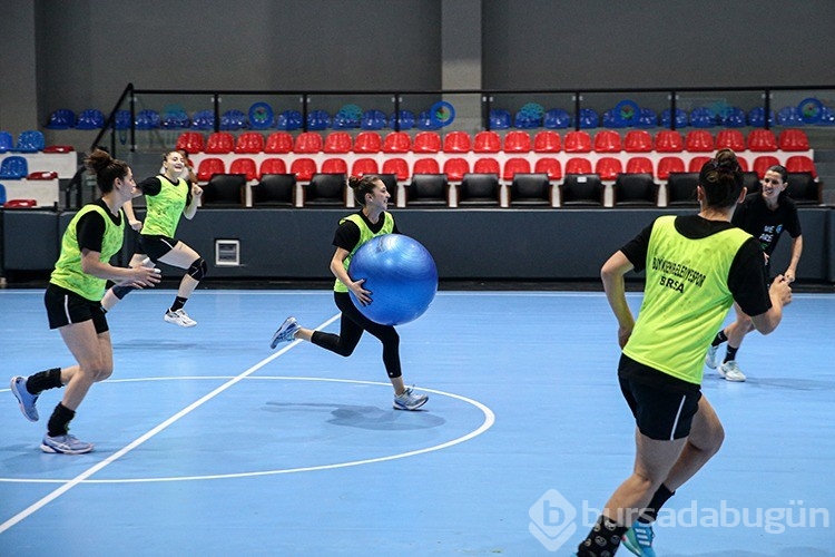 Sezona Süper Kupa'yla başlayan Bursa Büyükşehir Belediyespor'da hedef 3'te 3