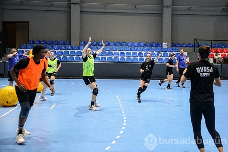 Sezona Süper Kupa'yla başlayan Bursa Büyükşehir Belediyespor'da hedef 3'te 3