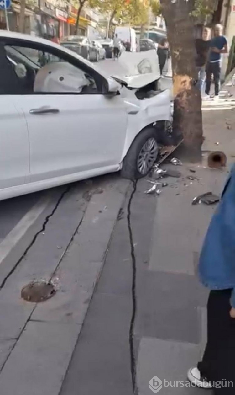 kaldırımdan yola atlayan çocuğa otomobil çarptı
