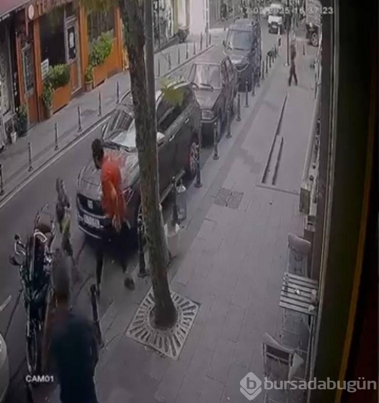 kaldırımdan yola atlayan çocuğa otomobil çarptı