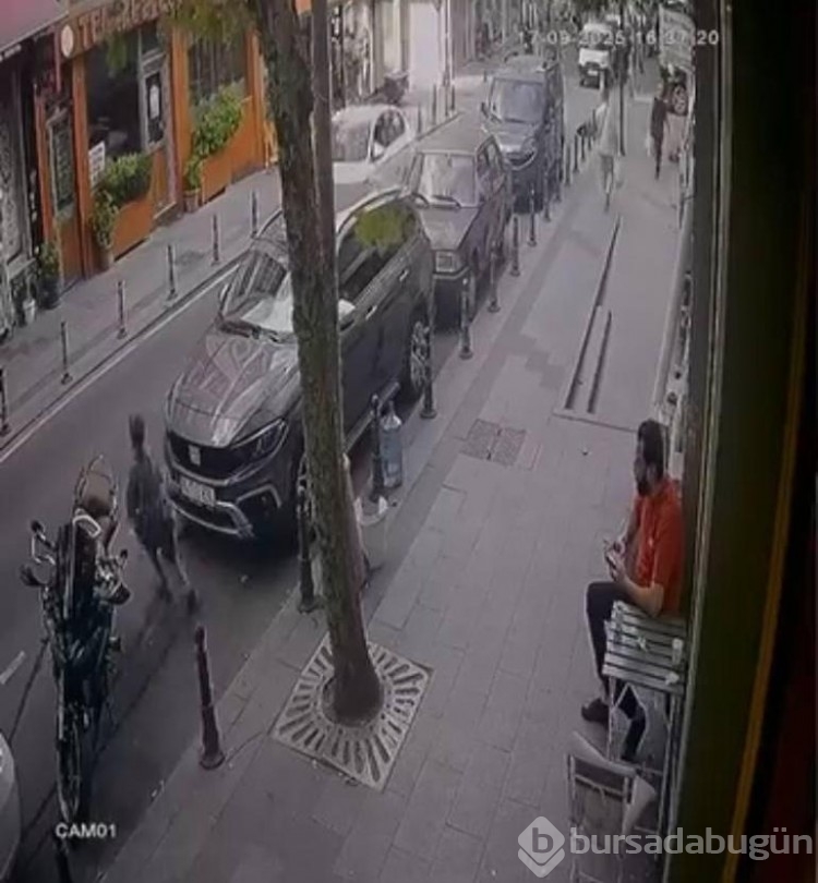 kaldırımdan yola atlayan çocuğa otomobil çarptı