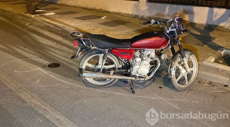 Otomobil, çarptığı motosikleti 70 metre sürükledi: 1 yaralı