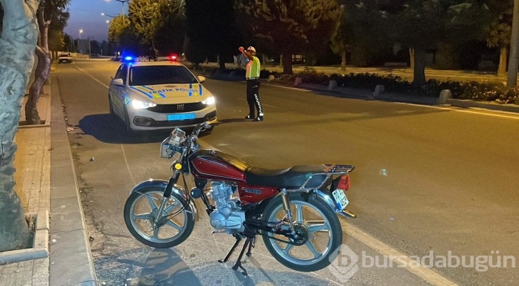 Otomobil, çarptığı motosikleti 70 metre sürükledi: 1 yaralı