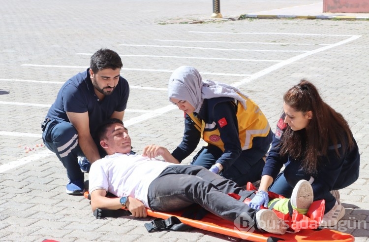 Öğrencilere uygulamalı ilk yardım eğitimi