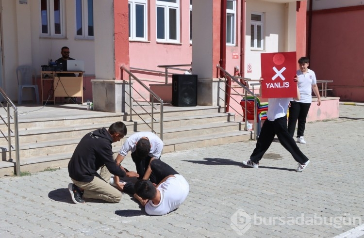 Öğrencilere uygulamalı ilk yardım eğitimi