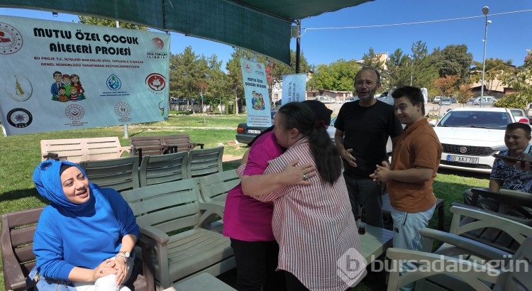Özel çocuklar ve aileleri Gediz'de piknik yaptı