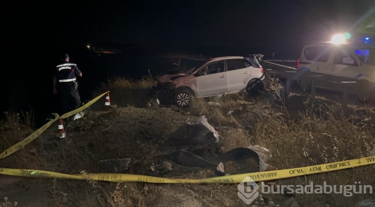 Ters şeride giren otomobil tankere çarpıp şarampole yuvarlandı