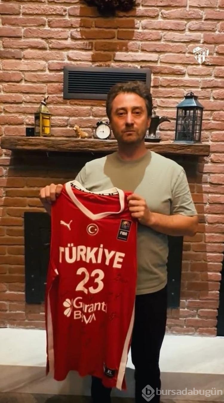 Milli basketbolcu Alperen Şengün'ün forması, SMA hastası Çağan Ata için 1 milyon TL'den açık artırmada