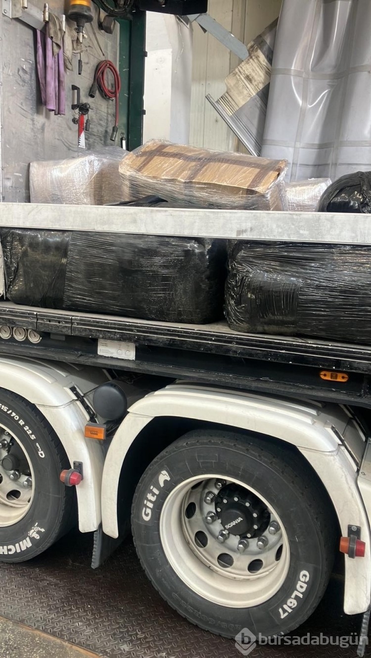 Sınır kapısında 739 kilo esrar ele geçirildi