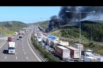 Kuzey Marmara Otoyolu'nda tır alev alev yandı