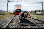 Rus atletten dünya rekoru: 650 tonluk treni ...