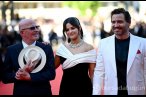 Cannes'da "En İyi Kadın Oyuncu" ödülünü dört...