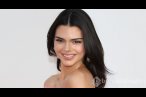 Kendall Jenner, İtalyan moda devi için poz v...