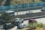 Bursa'da yolda kalan vatandaşa polis yetişti...