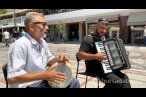 Sokak müzisyenden eğlenceli şarkı paylaşımı!