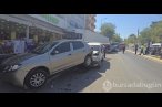 Kaza sonrası tutanak tutulurken tır kayarak ...