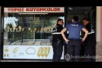 Bıçakla girdiği kuyumcudan büyük bir soygun ...