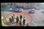 Uzlaşma görüşmesi sonrası tekmeli-yumruklu k...