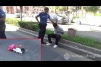 Polisleri görünce elindeki altın dolu poşeti...