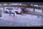 Silahlı saldırıda 1'i turist, 3 kişi yaralandı