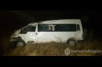 Sürücüsünün kontrolünden çıkan minibüs tarla...