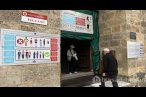 Tarihi cami ziyaretlerine kıyafet mecburiyet...