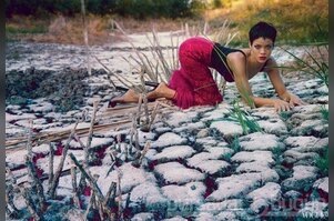 Rihanna'dan dergi çekimi için nefes kesen pozlar...